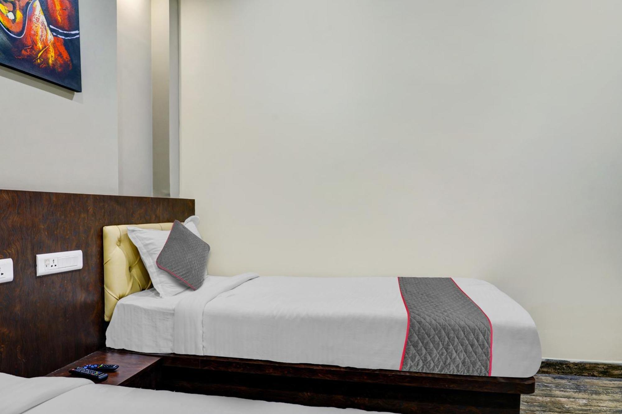 Super Townhouse Dev'S Inn By Cj Gunadala Luaran gambar