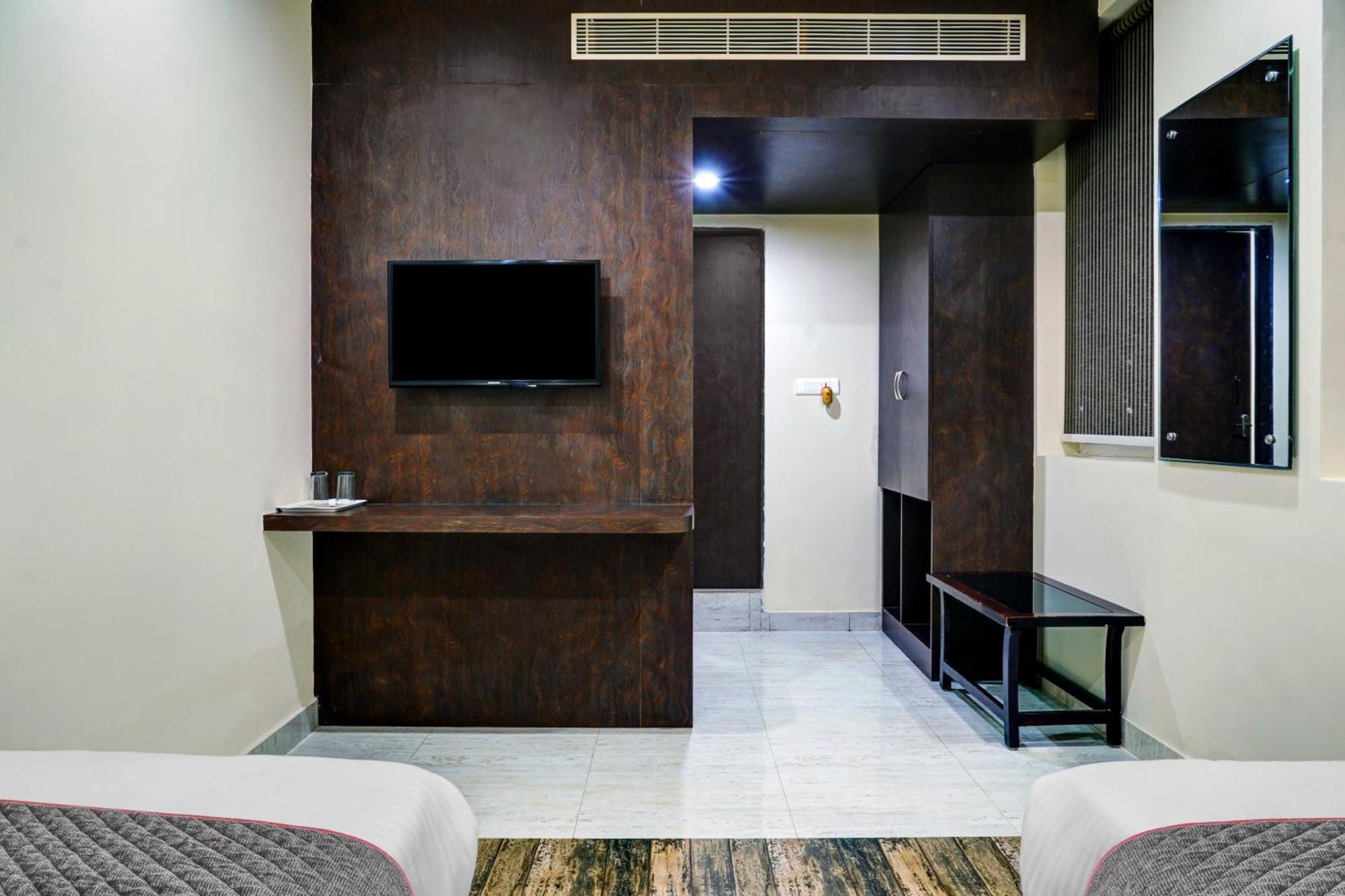 Super Townhouse Dev'S Inn By Cj Gunadala Luaran gambar